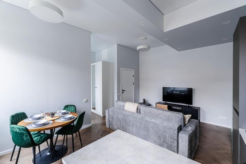 Modern Flat In Old Town Kaunas - Free Parking & Self Check-In エクステリア 写真