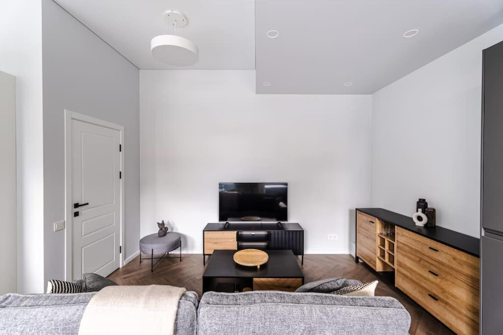 Modern Flat In Old Town Kaunas - Free Parking & Self Check-In エクステリア 写真
